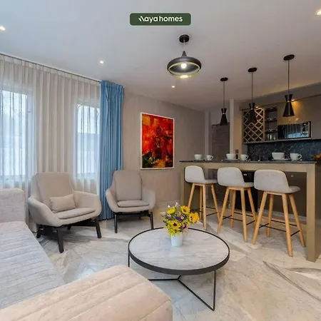 Luxury Condo In The Heart Of The Marina